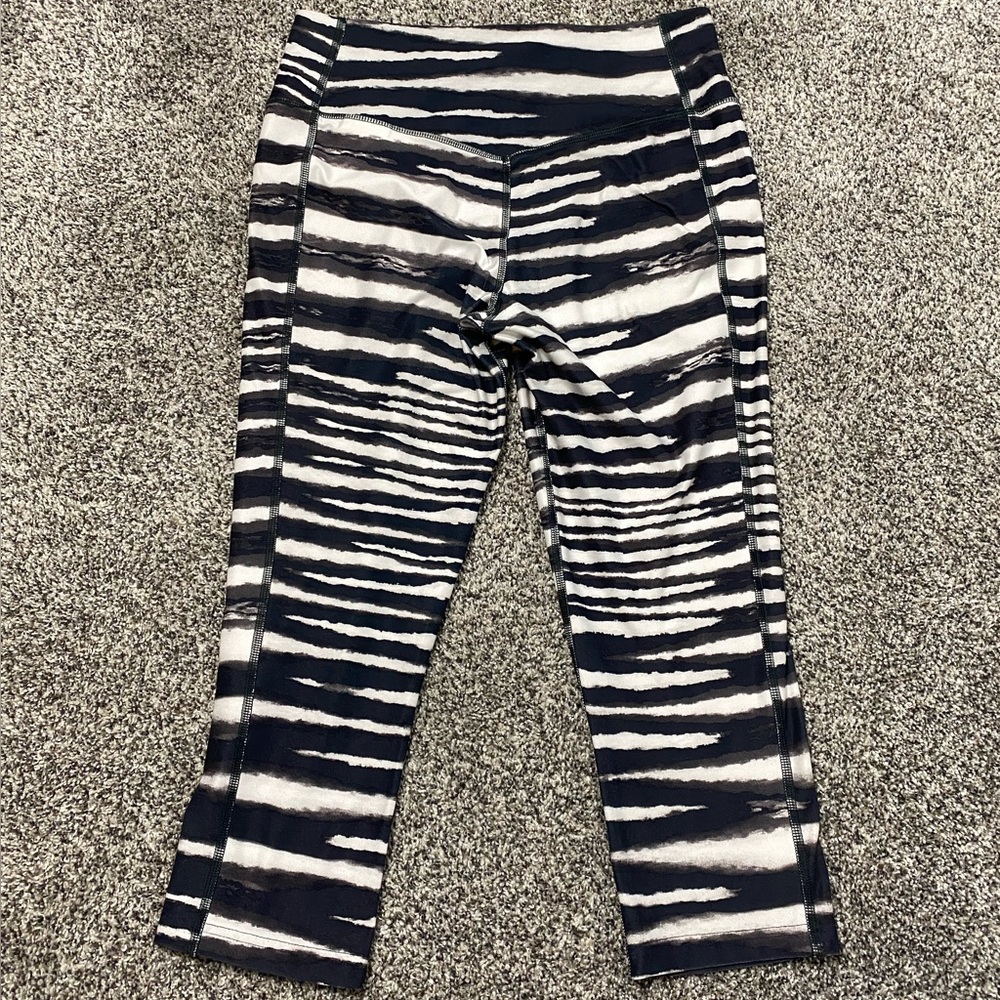 Nike Crops Zebra 🦓 Strips